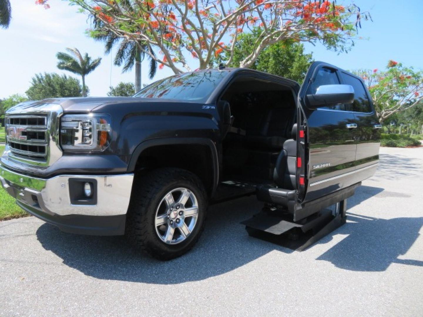 2014 /Black GMC Sierra 1500 SLT Crew Cab 2WD (3GTP1VEC2EG) with an 5.3L V8 OHV 16V engine, 6-Speed Automatic transmission, located at 4301 Oak Circle #19, Boca Raton, FL, 33431, (954) 561-2499, 26.388861, -80.084038 - Photo#64